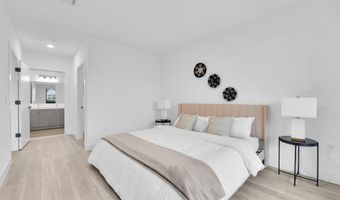 117 W 2ND St 202, Bayonne, NJ 07002