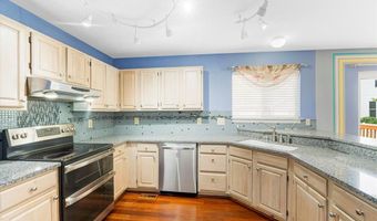 208 Kylewood Ct, Ballwin, MO 63021