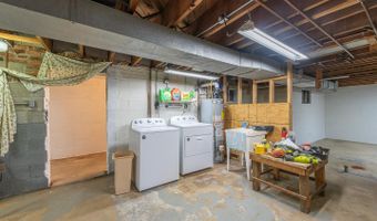7041 CINDY Ln, Annandale, VA 22003