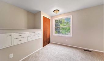 2923 Burlington Ct, Ann Arbor, MI 48105