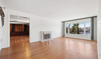 11 Searingtown Rd, Albertson, NY 11507
