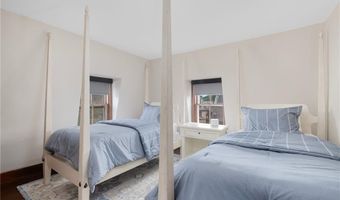 24 Barney St, Newport, RI 02840