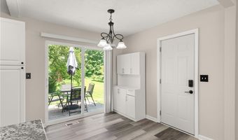 794 Robinhood Dr, Aurora, OH 44202