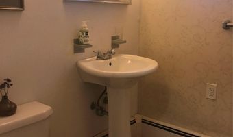 75 Union Ave, Amityville, NY 11701