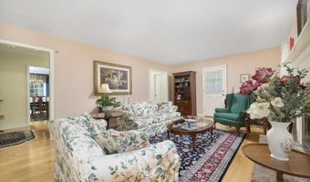 16 Iron Gate Ln, Cromwell, CT 06416