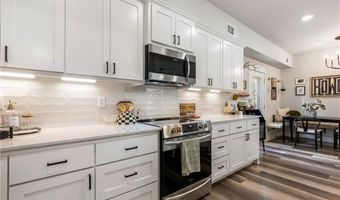16 Kinloch Dr, Bella Vista, AR 72715