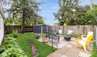 202 S Dakota Ave, Ames, IA 50014