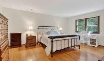 114 W SAVANNAH Dr, Bear, DE 19701