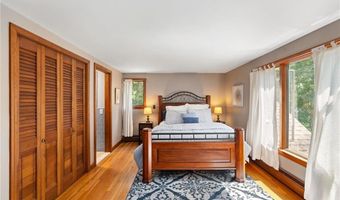 2 Spinney Ln, North Kingstown, RI 02852