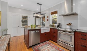 30 Bull St, Newport, RI 02840