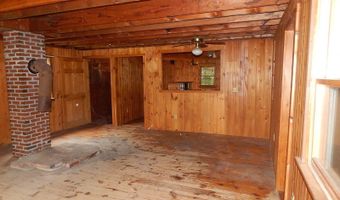 17 W Birch Ln, Beaver Cove, ME 04441