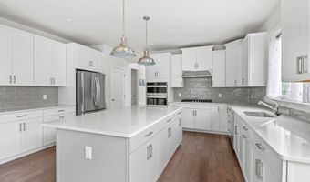 3093 N Spurway Dr, Ann Arbor, MI 48105