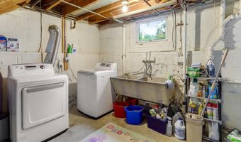 2700 N DINWIDDIE St N, Arlington, VA 22207