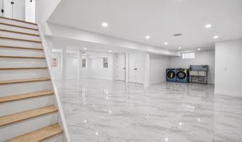 37 Beverly Dr, Albertson, NY 11507