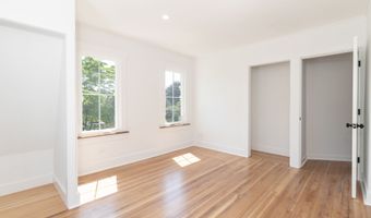 89 Commerce St, Clinton, CT 06413