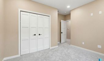 405 N Sunshine Ave, Brandon, SD 57005