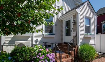 26 Carey St, Newport, RI 02840