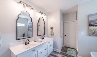 619 Crestman Dr, Arab, AL 35016