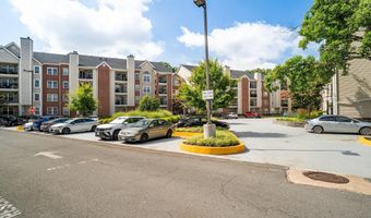3315 WYNDHAM Cir 2221, Alexandria, VA 22302