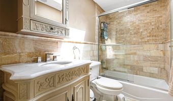 3 Grant Ave, Albertson, NY 11507