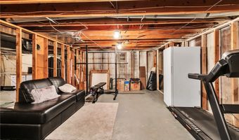 77 Sundridge Dr, Amherst, NY 14228
