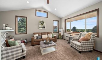 212 N Fairway Dr, Brandon, SD 57005