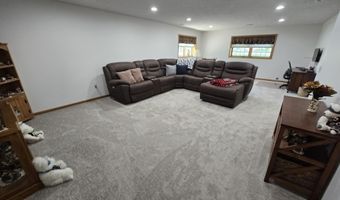 613 Springview Cir, Beatrice, NE 68310