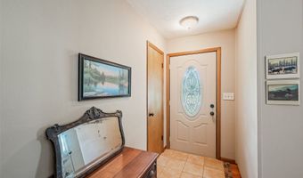 6823 NW Golden Ln, Des Moines, IA 50313