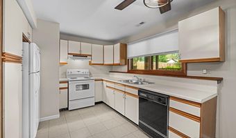 640 Ash St, Algonquin, IL 60102