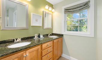 10 Honey Lou Ct, Cranston, RI 02921