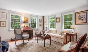 22 Brayton Rd, Smithfield, RI 02917
