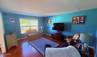 6 Spring St, Beachwood, NJ 08722