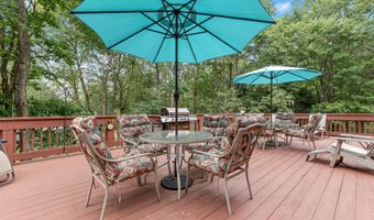 11 Carmen Gln, Albrightsville, PA 18210