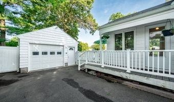 16 Raymond Pl, Cromwell, CT 06416