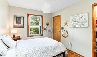21 Alder Ln, Burlington, VT 05401