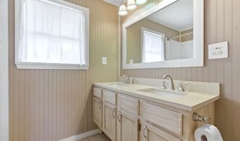 1213 N Shady Ln, Bauxite, AR 72015