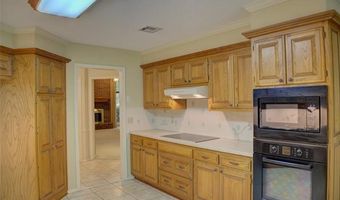 5708 Parkhill Pl, Bartlesville, OK 74006