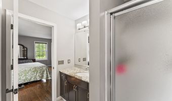 24 Ken Oaks Dr, Danbury, CT 06810