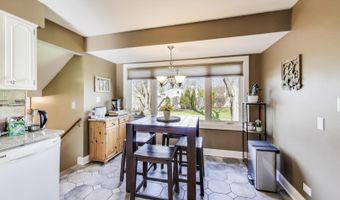 502 S Reuter Dr, Arlington Heights, IL 60005