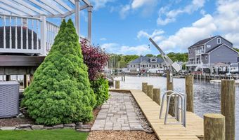 221 Magnolia Dr, Bayville, NJ 08721