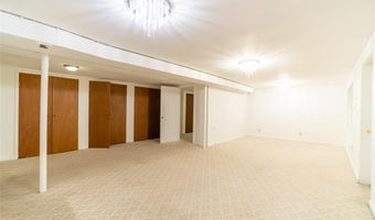 1226 Wissmann Dr, Ballwin, MO 63011