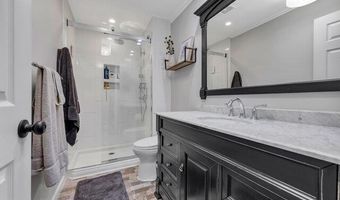 514 Great Hill Dr, Ballwin, MO 63021