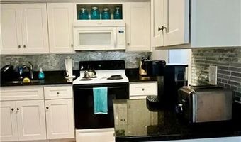 106 Swinburne Row, Newport, RI 02840