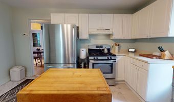 21 Fern St, Bangor, ME 04401