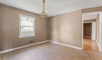 76 9th St, Belford, NJ 07718