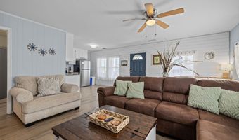 205 Barefoot Ln, Atlantic Beach, NC 28512