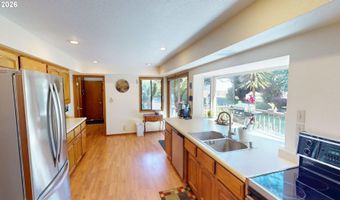 925 7TH St, Brookings, OR 97415