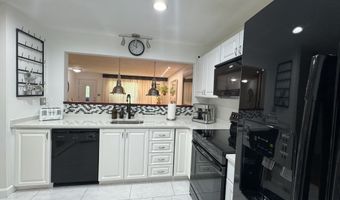 8 Scuppo Rd APT 13, Danbury, CT 06811