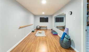 373 Sorrento Dr, Ballwin, MO 63021