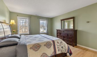 33 Roxbury Ct, Cheshire, CT 06410